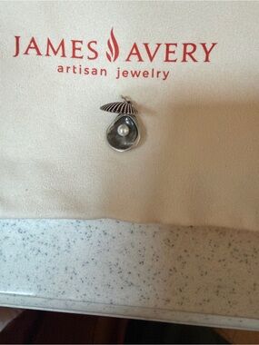 James Avery clam charm
